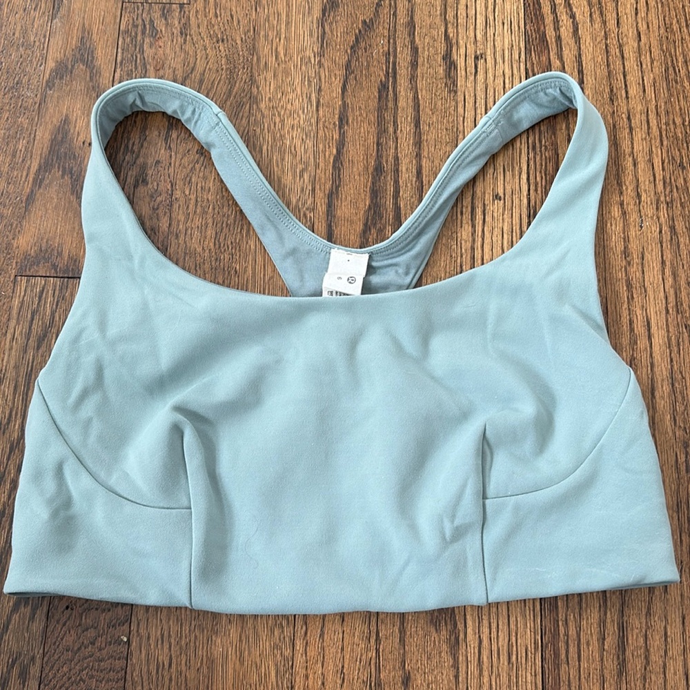 Lululemon size 6 sports bra